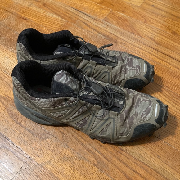 SOLD Salomon trail running shoes size 10.5 Mens - Picture 1 of 4